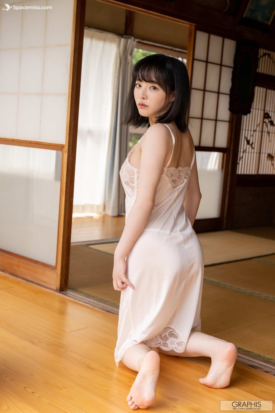 pacemiss.com-graphis-no.537-81