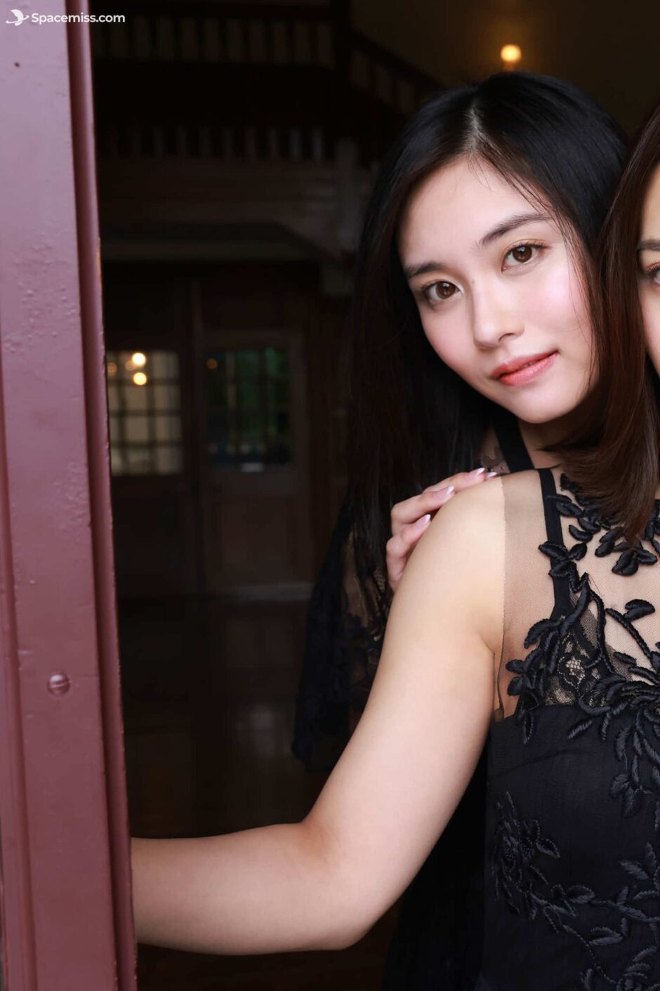 spacemiss.com-8woman-吉高寧々×五十嵐なつ-15