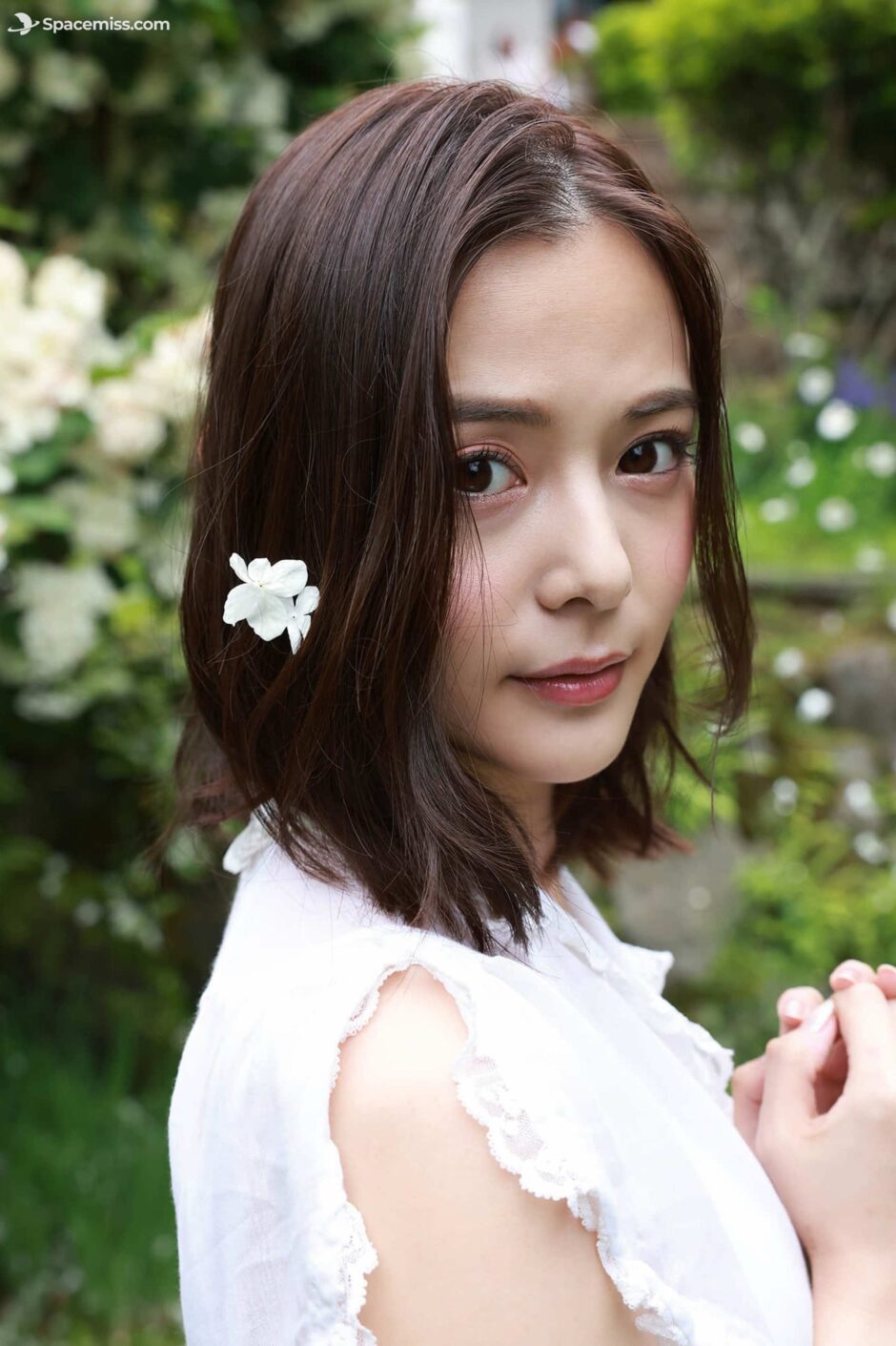 spacemiss.com-8woman-吉高寧々×五十嵐なつ-40